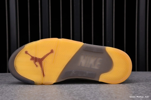 DH8565-100 Sail Jordan OFF-WHITE Retro 5 0806